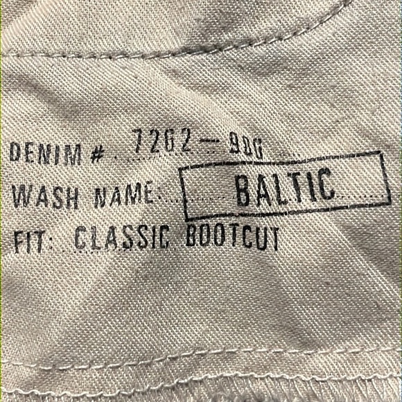 Eddie Bauer Classic Bootcut Jeans, size 4R, Dark Wash Denim - Picture 9 of 9